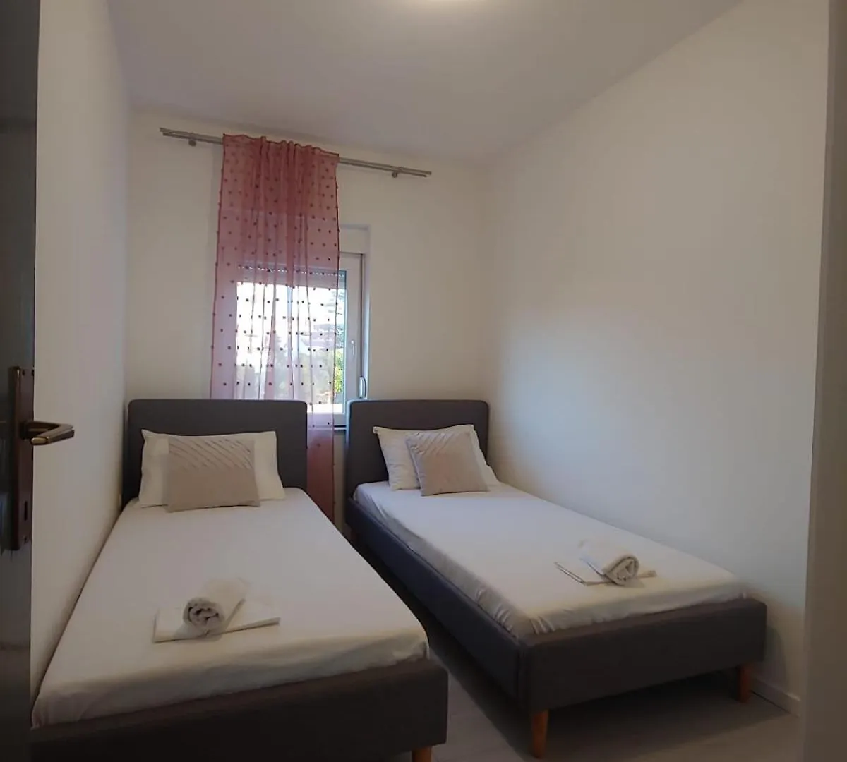 Apartmani Niko Povljana 0*,  Croatie