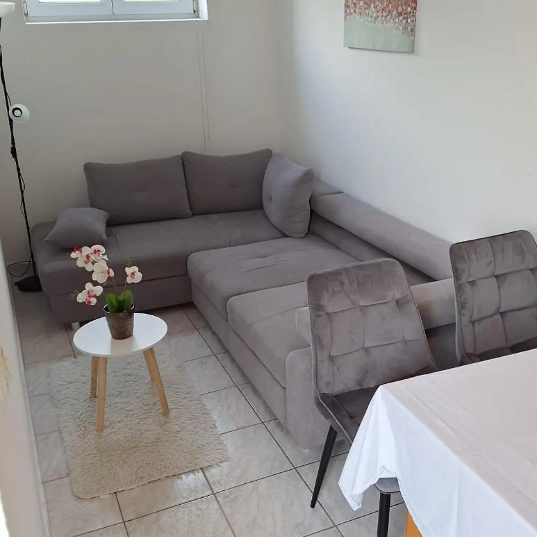 Apartmani Niko Povljana